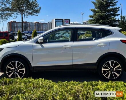Белый Ниссан Rogue Sport, объемом двигателя 2 л и пробегом 80 тыс. км за 15999 $, фото 3 на Automoto.ua