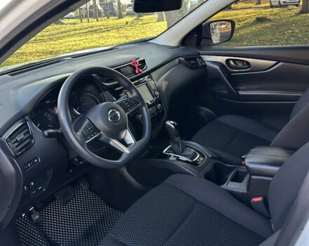 Белый Ниссан Rogue Sport, объемом двигателя 2 л и пробегом 42 тыс. км за 16000 $, фото 5 на Automoto.ua