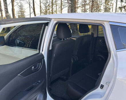 Белый Ниссан Rogue Sport, объемом двигателя 2 л и пробегом 42 тыс. км за 16000 $, фото 7 на Automoto.ua