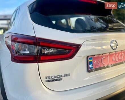 Белый Ниссан Rogue Sport, объемом двигателя 2 л и пробегом 101 тыс. км за 16700 $, фото 5 на Automoto.ua