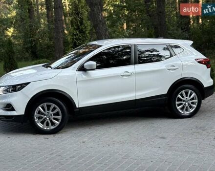 Белый Ниссан Rogue Sport, объемом двигателя 2 л и пробегом 91 тыс. км за 15700 $, фото 15 на Automoto.ua