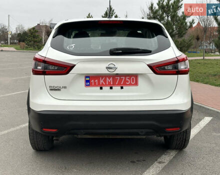 Белый Ниссан Rogue Sport, объемом двигателя 2 л и пробегом 111 тыс. км за 15500 $, фото 2 на Automoto.ua