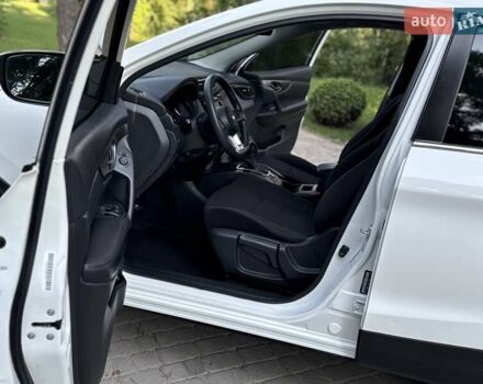 Белый Ниссан Rogue Sport, объемом двигателя 2 л и пробегом 91 тыс. км за 15700 $, фото 62 на Automoto.ua