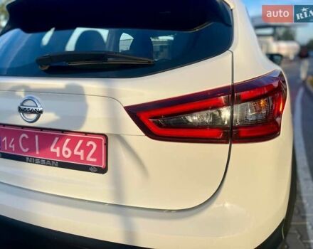 Белый Ниссан Rogue Sport, объемом двигателя 2 л и пробегом 101 тыс. км за 16700 $, фото 7 на Automoto.ua