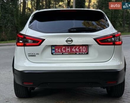 Белый Ниссан Rogue Sport, объемом двигателя 2 л и пробегом 91 тыс. км за 15700 $, фото 24 на Automoto.ua
