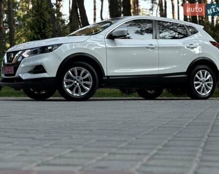 Белый Ниссан Rogue Sport, объемом двигателя 2 л и пробегом 91 тыс. км за 15700 $, фото 12 на Automoto.ua