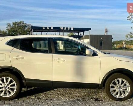 Белый Ниссан Rogue Sport, объемом двигателя 2 л и пробегом 101 тыс. км за 16700 $, фото 4 на Automoto.ua