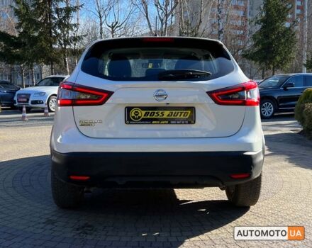 Білий Ніссан Rogue Sport, об'ємом двигуна 2 л та пробігом 74 тис. км за 16400 $, фото 5 на Automoto.ua