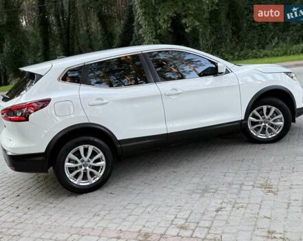 Белый Ниссан Rogue Sport, объемом двигателя 2 л и пробегом 91 тыс. км за 15700 $, фото 38 на Automoto.ua