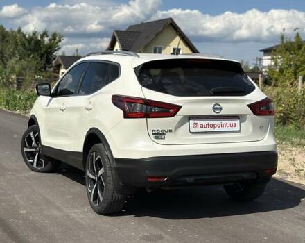 Белый Ниссан Rogue Sport, объемом двигателя 2 л и пробегом 17 тыс. км за 19300 $, фото 8 на Automoto.ua