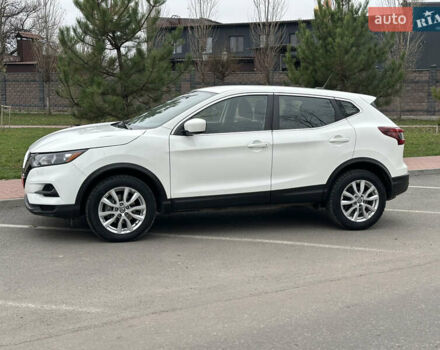 Белый Ниссан Rogue Sport, объемом двигателя 2 л и пробегом 111 тыс. км за 15500 $, фото 4 на Automoto.ua