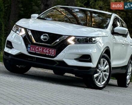 Белый Ниссан Rogue Sport, объемом двигателя 2 л и пробегом 91 тыс. км за 15700 $, фото 2 на Automoto.ua