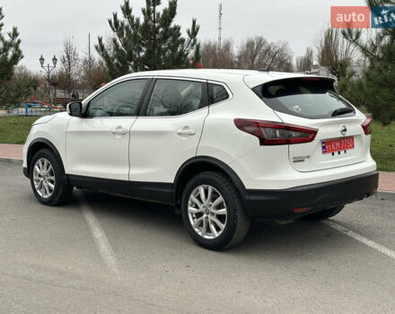 Белый Ниссан Rogue Sport, объемом двигателя 2 л и пробегом 111 тыс. км за 15500 $, фото 3 на Automoto.ua