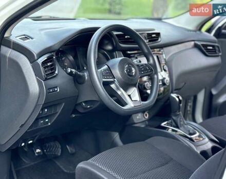 Белый Ниссан Rogue Sport, объемом двигателя 2 л и пробегом 91 тыс. км за 15700 $, фото 61 на Automoto.ua
