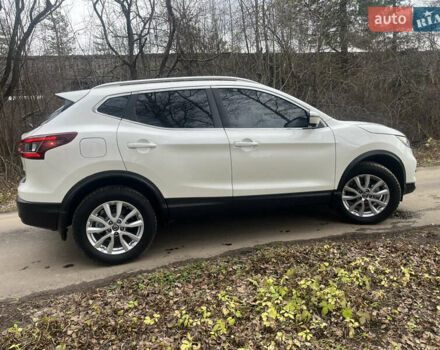 Белый Ниссан Rogue Sport, объемом двигателя 2 л и пробегом 29 тыс. км за 18000 $, фото 7 на Automoto.ua
