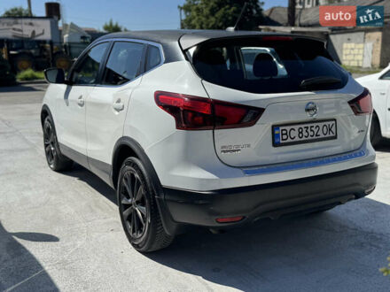 Белый Ниссан Rogue Sport, объемом двигателя 2 л и пробегом 210 тыс. км за 11900 $, фото 1 на Automoto.ua