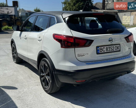 Белый Ниссан Rogue Sport, объемом двигателя 2 л и пробегом 210 тыс. км за 11900 $, фото 1 на Automoto.ua