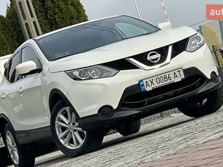 Белый Ниссан Rogue Sport, объемом двигателя 2 л и пробегом 62 тыс. км за 14800 $, фото 1 на Automoto.ua