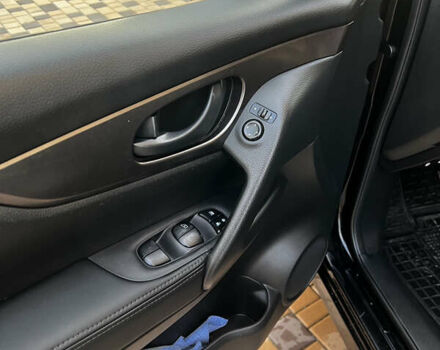 Черный Ниссан Rogue Sport, объемом двигателя 2 л и пробегом 213 тыс. км за 12800 $, фото 8 на Automoto.ua
