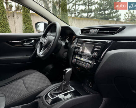Чорний Ніссан Rogue Sport, об'ємом двигуна 2 л та пробігом 151 тис. км за 13800 $, фото 30 на Automoto.ua