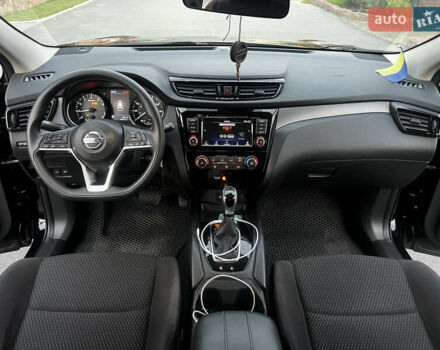 Чорний Ніссан Rogue Sport, об'ємом двигуна 2 л та пробігом 64 тис. км за 16700 $, фото 14 на Automoto.ua