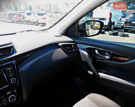 Чорний Ніссан Rogue Sport, об'ємом двигуна 2 л та пробігом 77 тис. км за 17500 $, фото 12 на Automoto.ua