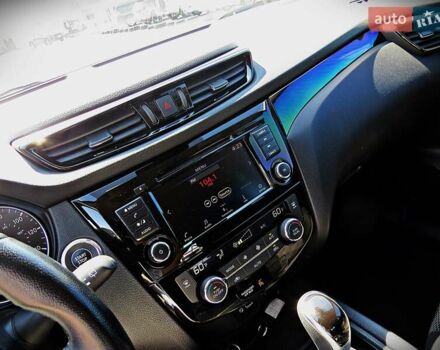 Чорний Ніссан Rogue Sport, об'ємом двигуна 2 л та пробігом 77 тис. км за 17500 $, фото 8 на Automoto.ua