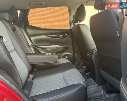 Красный Ниссан Rogue Sport, объемом двигателя 2 л и пробегом 61 тыс. км за 14700 $, фото 3 на Automoto.ua