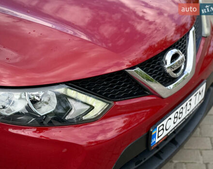 Красный Ниссан Rogue Sport, объемом двигателя 2 л и пробегом 51 тыс. км за 13800 $, фото 4 на Automoto.ua