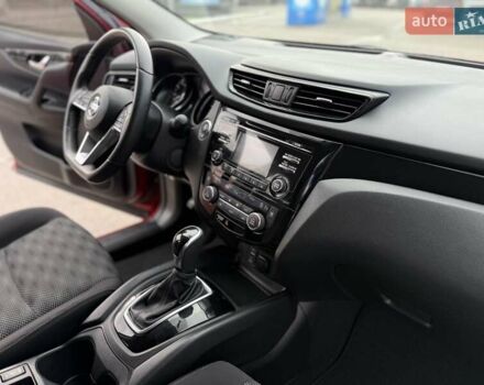 Красный Ниссан Rogue Sport, объемом двигателя 2 л и пробегом 54 тыс. км за 16900 $, фото 21 на Automoto.ua