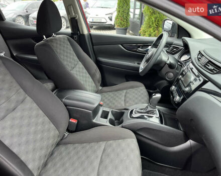 Красный Ниссан Rogue Sport, объемом двигателя 2 л и пробегом 165 тыс. км за 13650 $, фото 22 на Automoto.ua