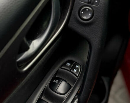 Красный Ниссан Rogue Sport, объемом двигателя 2 л и пробегом 51 тыс. км за 13800 $, фото 14 на Automoto.ua