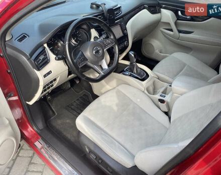 Красный Ниссан Rogue Sport, объемом двигателя 2 л и пробегом 62 тыс. км за 14800 $, фото 7 на Automoto.ua