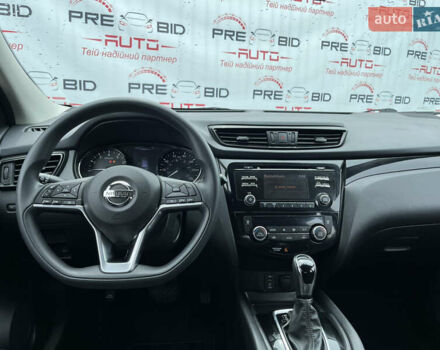 Красный Ниссан Rogue Sport, объемом двигателя 2 л и пробегом 165 тыс. км за 13650 $, фото 17 на Automoto.ua
