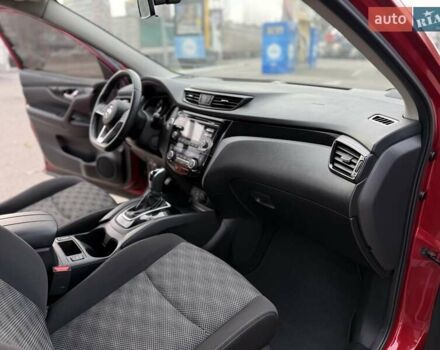 Красный Ниссан Rogue Sport, объемом двигателя 2 л и пробегом 54 тыс. км за 16900 $, фото 18 на Automoto.ua