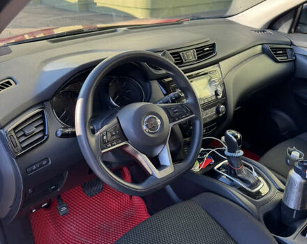 Красный Ниссан Rogue Sport, объемом двигателя 2 л и пробегом 139 тыс. км за 12300 $, фото 15 на Automoto.ua