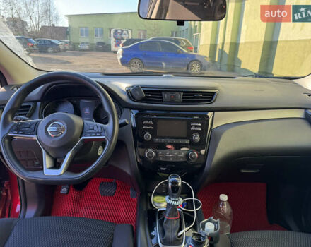 Красный Ниссан Rogue Sport, объемом двигателя 2 л и пробегом 139 тыс. км за 12300 $, фото 18 на Automoto.ua