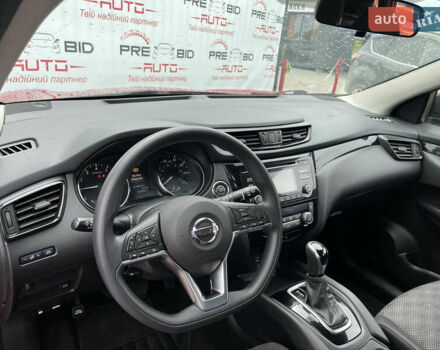 Красный Ниссан Rogue Sport, объемом двигателя 2 л и пробегом 165 тыс. км за 13650 $, фото 16 на Automoto.ua