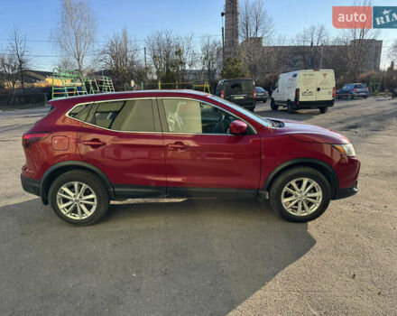 Красный Ниссан Rogue Sport, объемом двигателя 2 л и пробегом 139 тыс. км за 12300 $, фото 3 на Automoto.ua