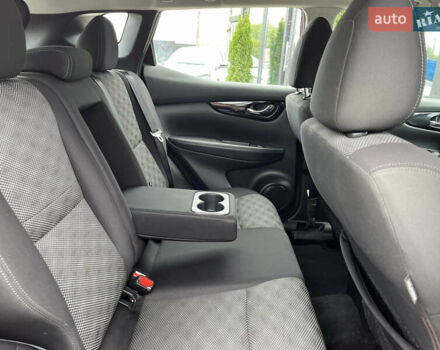 Красный Ниссан Rogue Sport, объемом двигателя 2 л и пробегом 165 тыс. км за 13650 $, фото 26 на Automoto.ua