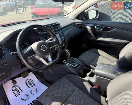 Красный Ниссан Rogue Sport, объемом двигателя 2 л и пробегом 199 тыс. км за 11500 $, фото 3 на Automoto.ua
