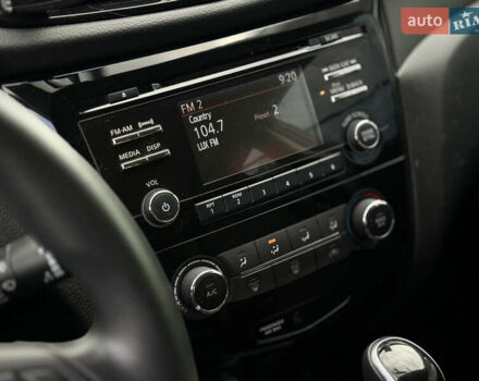 Красный Ниссан Rogue Sport, объемом двигателя 2 л и пробегом 51 тыс. км за 13800 $, фото 11 на Automoto.ua