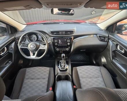 Красный Ниссан Rogue Sport, объемом двигателя 2 л и пробегом 61 тыс. км за 14700 $, фото 5 на Automoto.ua