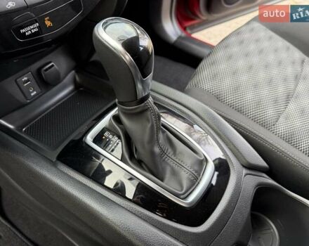 Красный Ниссан Rogue Sport, объемом двигателя 2 л и пробегом 54 тыс. км за 16900 $, фото 13 на Automoto.ua