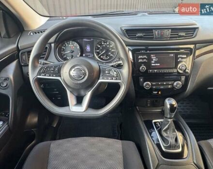 Красный Ниссан Rogue Sport, объемом двигателя 2 л и пробегом 61 тыс. км за 14700 $, фото 7 на Automoto.ua