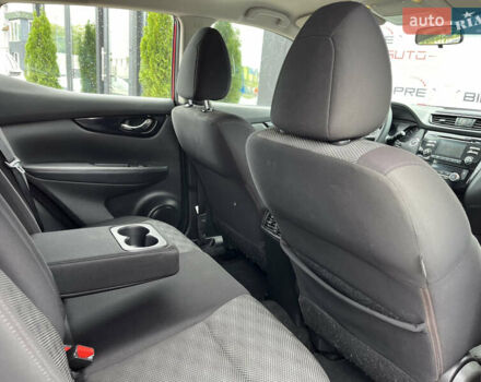 Красный Ниссан Rogue Sport, объемом двигателя 2 л и пробегом 165 тыс. км за 13650 $, фото 25 на Automoto.ua