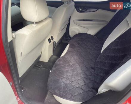 Красный Ниссан Rogue Sport, объемом двигателя 2 л и пробегом 62 тыс. км за 14800 $, фото 9 на Automoto.ua