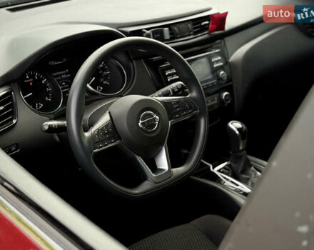 Красный Ниссан Rogue Sport, объемом двигателя 2 л и пробегом 51 тыс. км за 13800 $, фото 15 на Automoto.ua