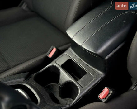 Красный Ниссан Rogue Sport, объемом двигателя 2 л и пробегом 51 тыс. км за 13800 $, фото 16 на Automoto.ua