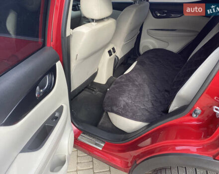 Красный Ниссан Rogue Sport, объемом двигателя 2 л и пробегом 62 тыс. км за 14800 $, фото 8 на Automoto.ua